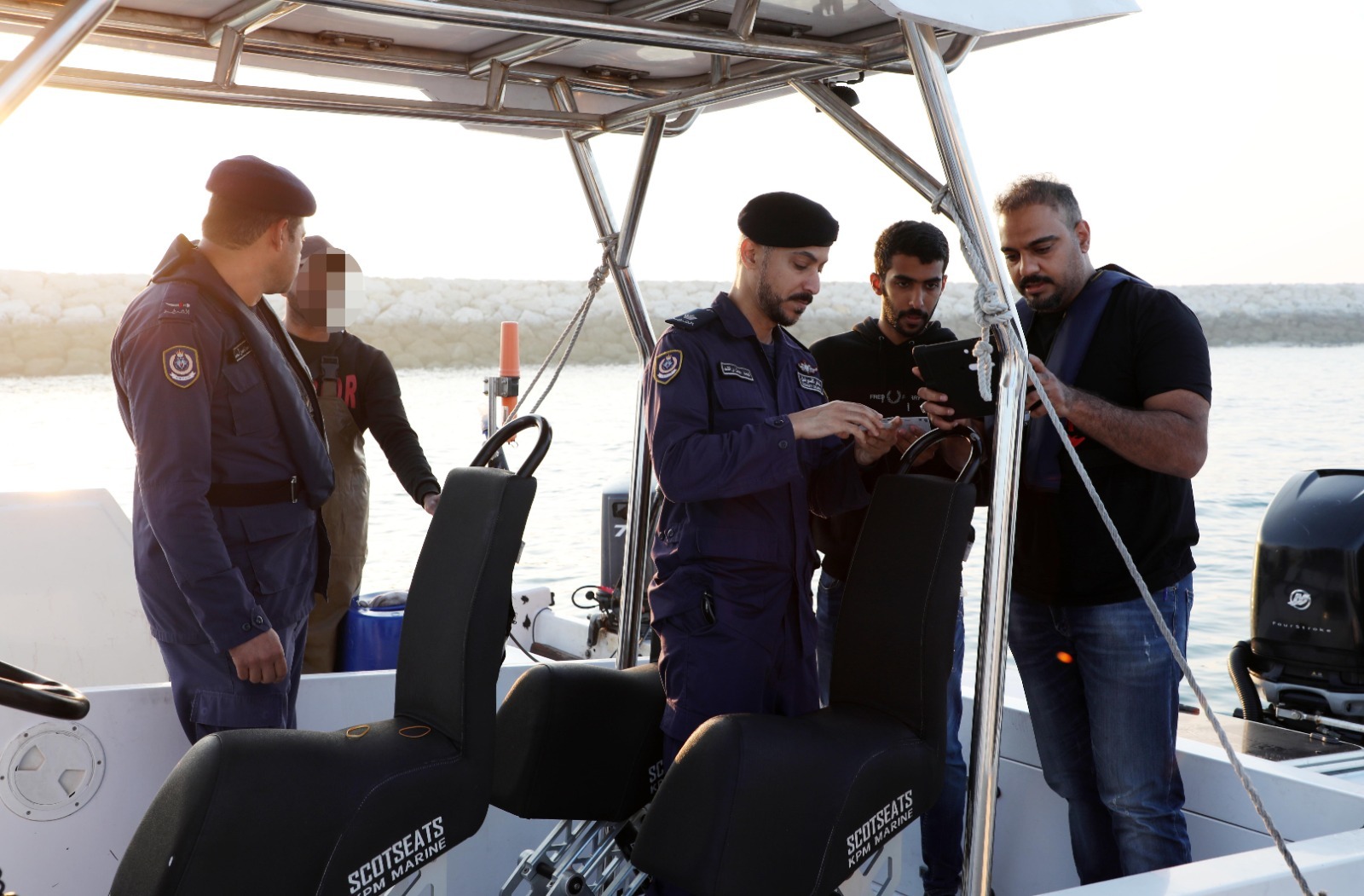 خفر السواحل تواصل جهودها في تنفيذ حملاتها التفتيشية والتوعوية حفاظاً على السلامة البحرية<